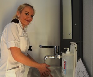 picture of apprentice washing her hands